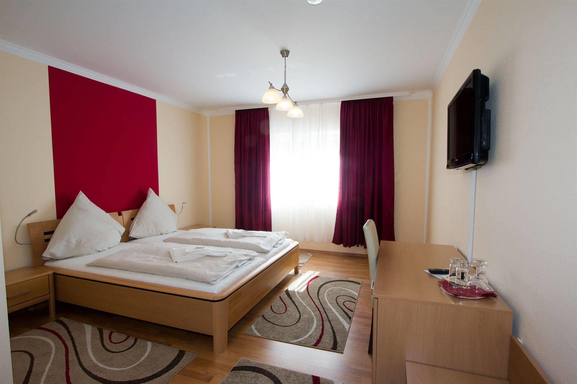 Hotel Rhein-Mosel-View Urbar  Kültér fotó